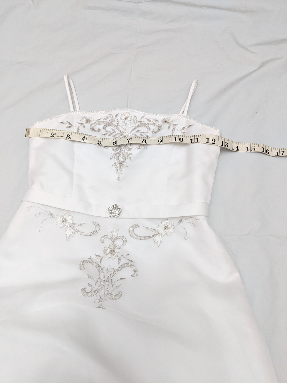 David's Bridal White Embroidered Girls Formal Dress Size 8 - Picture 5 of 10